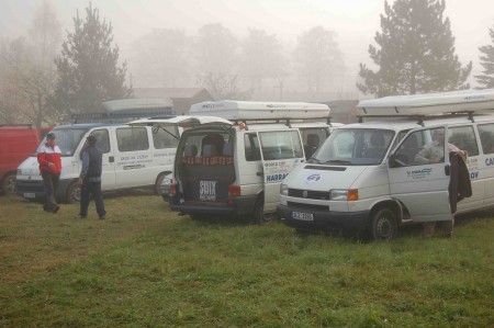 závodníci se sjíždějí